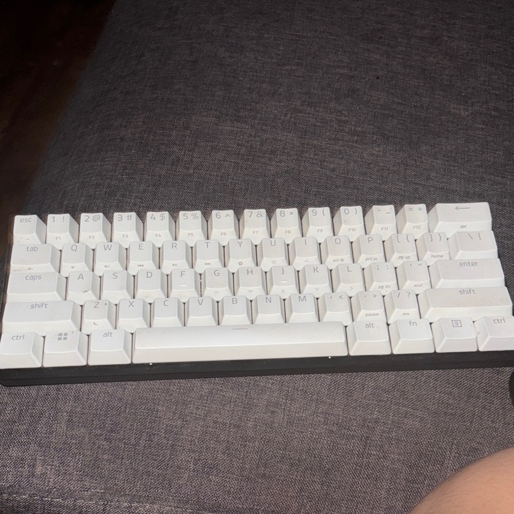 White Mechanical Keyboard - Picture 3 of 9